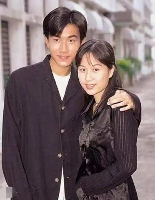 邝文珣素颜近照曝光,外貌仍如少女,曾被誉为小生高手_因为_老公_婚姻