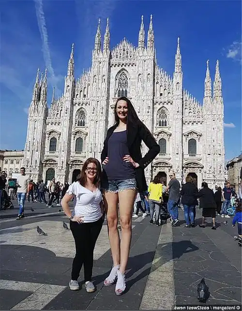 世界之最:女子身高两米,腿长一米三,因为太高无人敢娶!