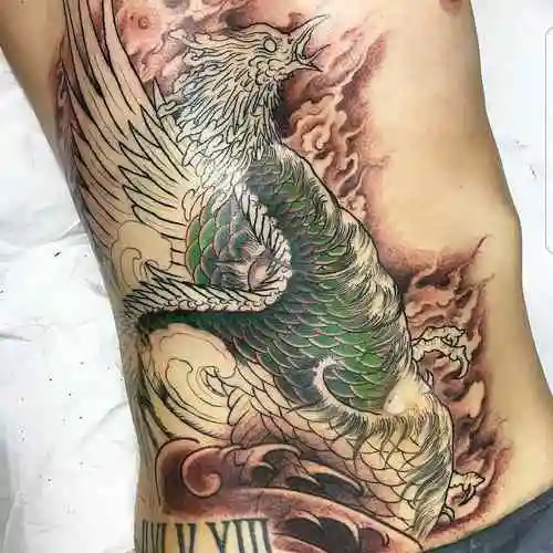 浦先生后背凤凰纹身图案