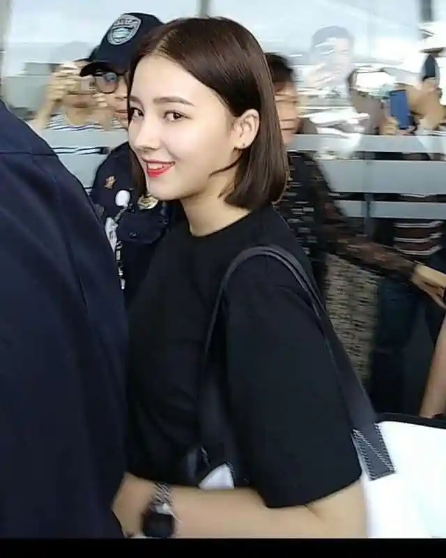 twice成员平井桃短发获好评,人气碾压有"气质女神"称号的她