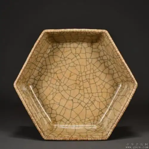 南宋哥窑金丝铁线纹六方水洗