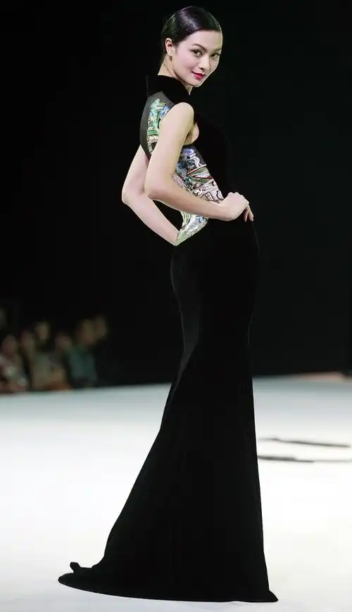 中国时装抢眼模特李超图片