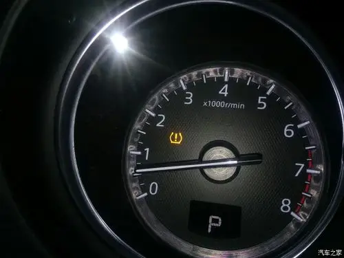 胎压亮这个灯是什么意思?