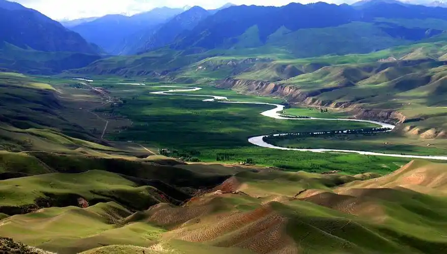 新疆九曲十八弯