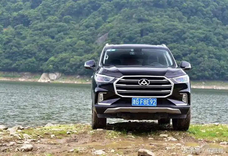 全尺寸智能定制互联网suv 绝对高大上的上汽大通d90