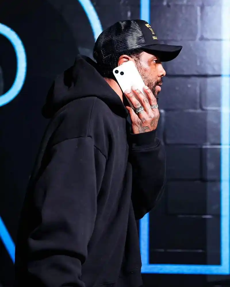 欧文近期帅图 更新一下球场外的帅哥