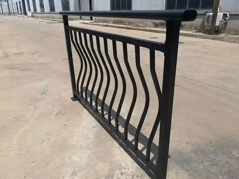 庭院铁艺护栏制造厂家联系电话:159/3380/8339.铁 - 抖音
