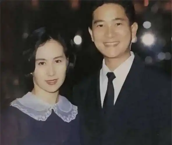 陈百强:枕着何鸿燊千金香肩熟睡,何超琼这张照片里,藏着一段虐恋_香港