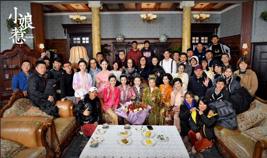 新版小娘惹杀青李源冰饰黄珍珠扇巴掌到手软