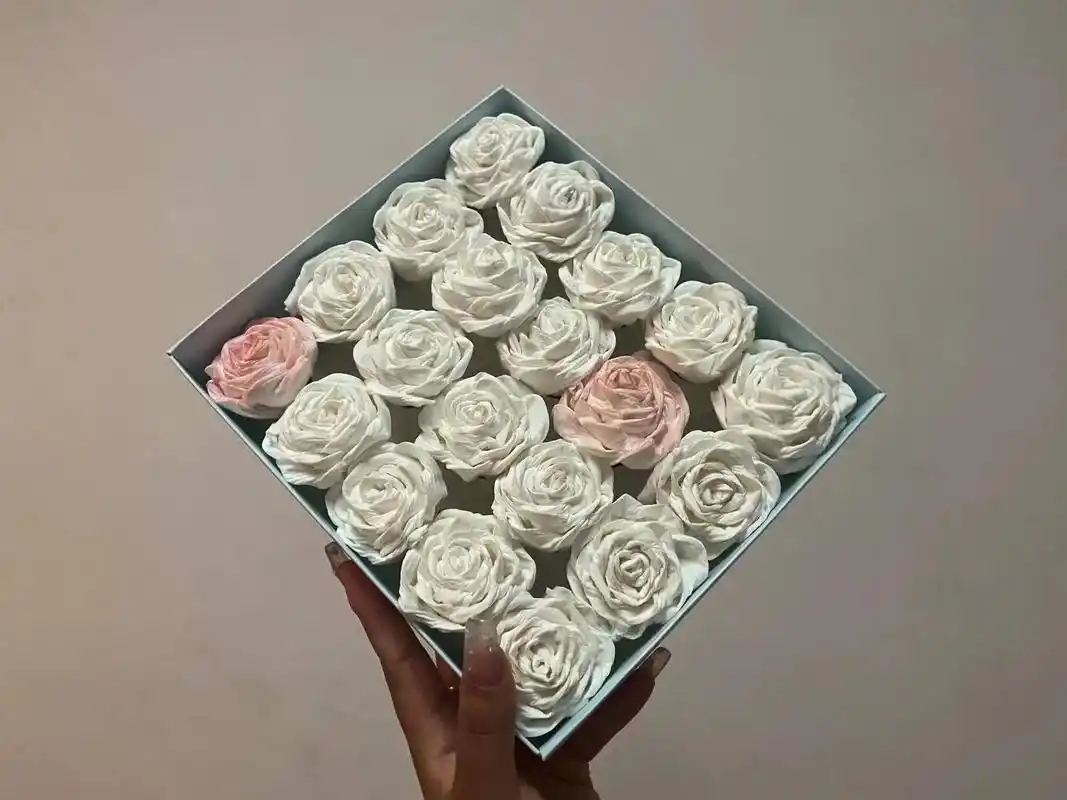 卫生纸玫瑰的浪漫#纸玫瑰 #纸玫瑰花手工  - 抖音