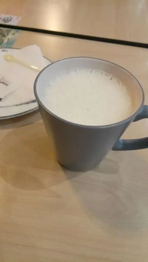 2022花漾咖啡(首都国际机场六号店)美食餐厅,热牛奶很醇香,很便宜