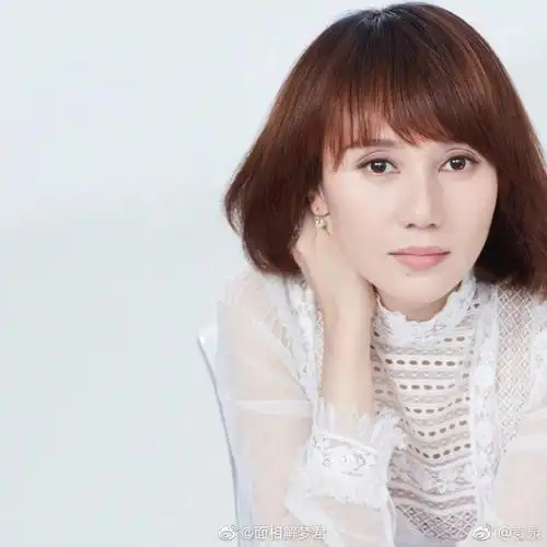 一直以为她是混血儿