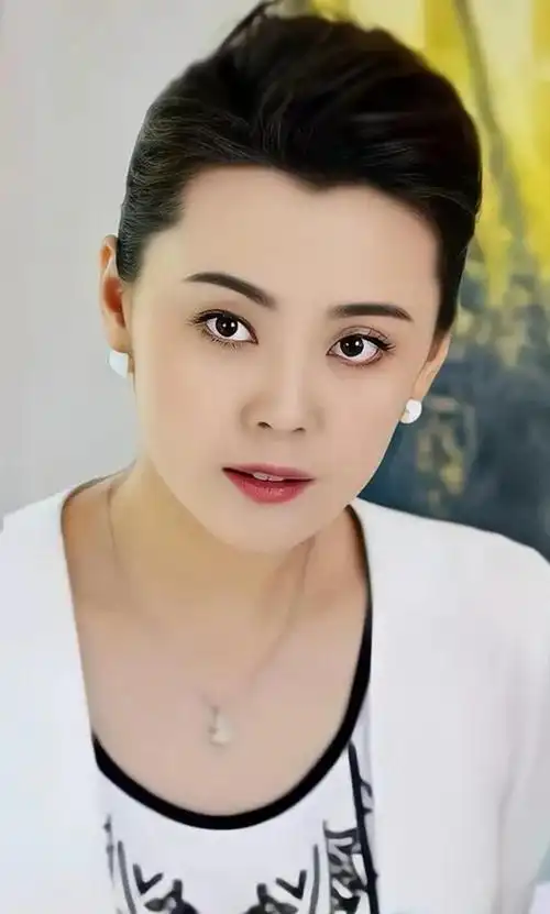 梁爱琪高清美丽写真惊艳迷人