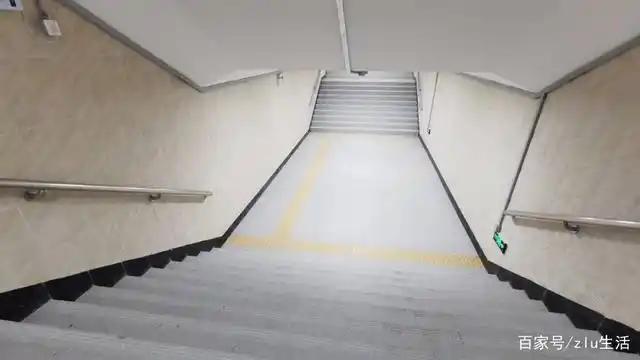 晚高峰实地探访 荒废十年北京双桥地铁站地下通道终开通