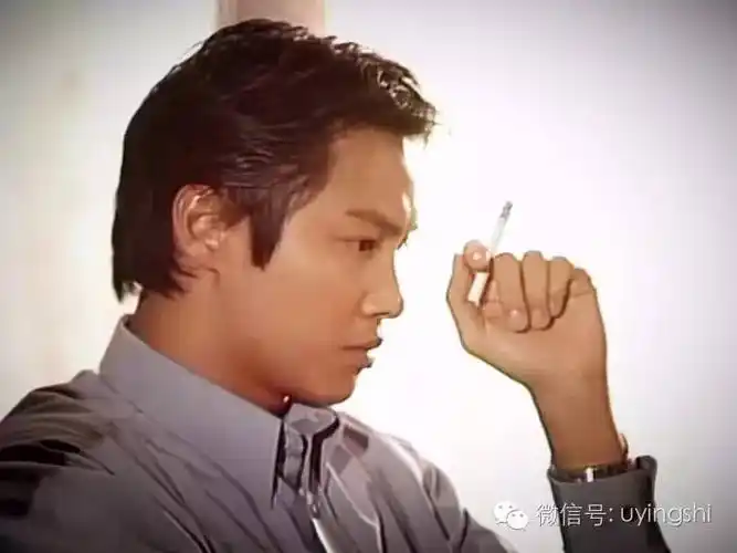 来年谭耀文更是受邀出演了亚视的经典电视剧《纵横四海》,他在剧中