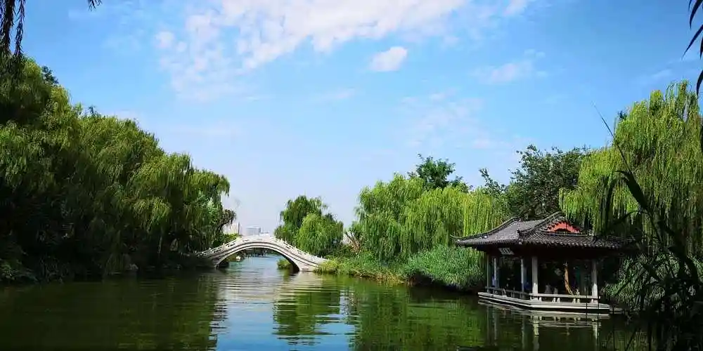 济南最著名的旅游景点是哪些地方,_山东省_广场_景区