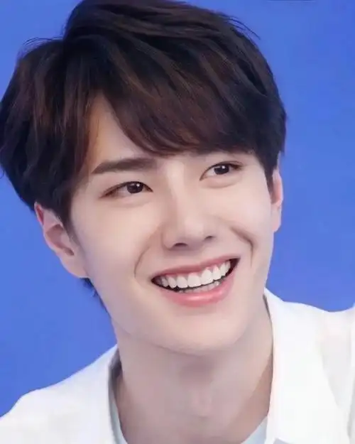 不要因为人家牙齿好看就说是烤瓷,王一博只说过爱吃糖大牙补的时候