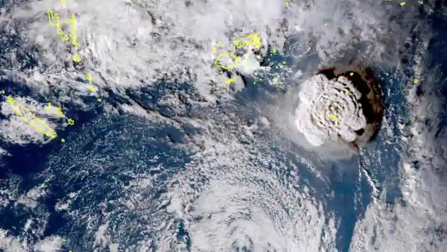在由himawari-8拍摄的这张卫星图像中,一颗由该机构发布的日本气象
