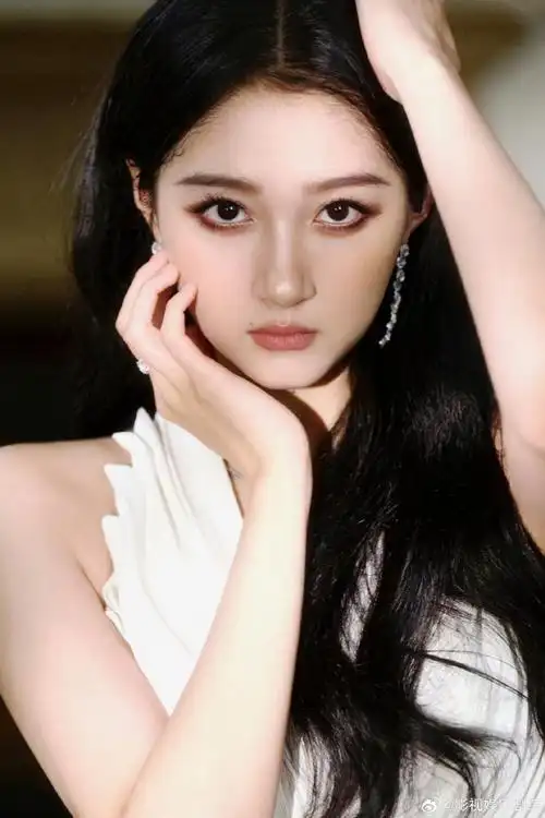 关晓彤白色古董裙