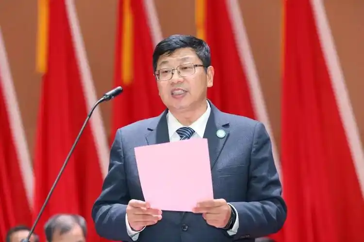 王立兵作总结报告