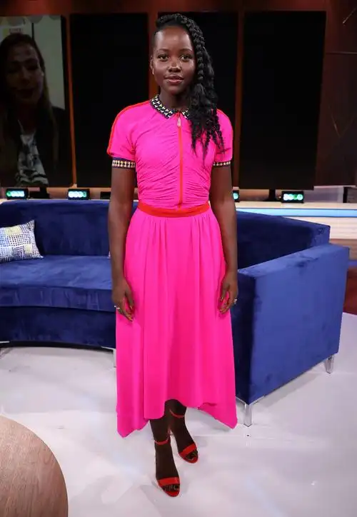 最爱戴彩色美瞳的黑人女星找到了_mtime时光网