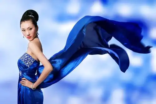 新丝路模特吴霜的09时装大片(图)(5)