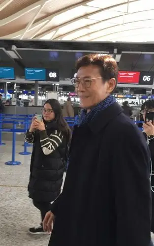 70岁的郑少秋保养得太好了网友秋官你永远玉树临风