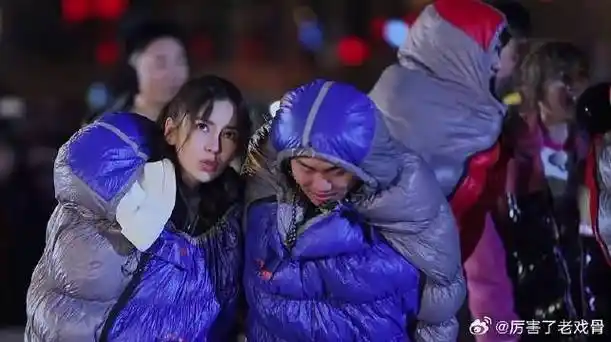 baby变"毛毛虫"蠕动 黄旭熙传递台词,自己做消音!