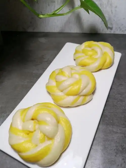 手机用户1757_4i7f做的南瓜双色花卷馒头