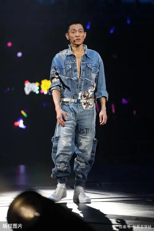 天王刘德华,一个开演唱会都不忘穿牛仔裤的男人