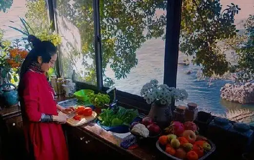 杨丽萍回应"3000万月亮宫被封"一事为造谣,此豪宅曾遭当地居民举报