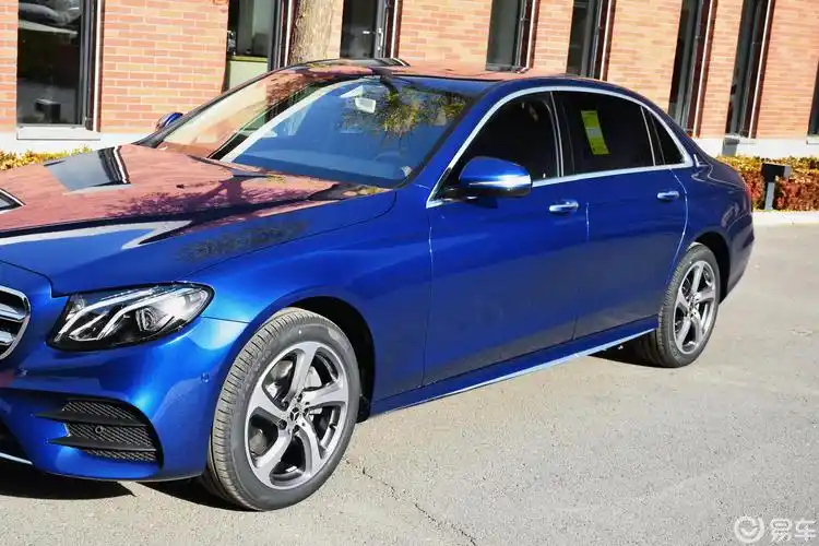 奔驰运动版轿车 奔驰运动版轿车c200图片