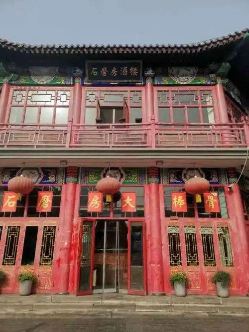 菜量惊人.实惠.价格也不贵.每次去吃都要打包回来.超赞的一家店.