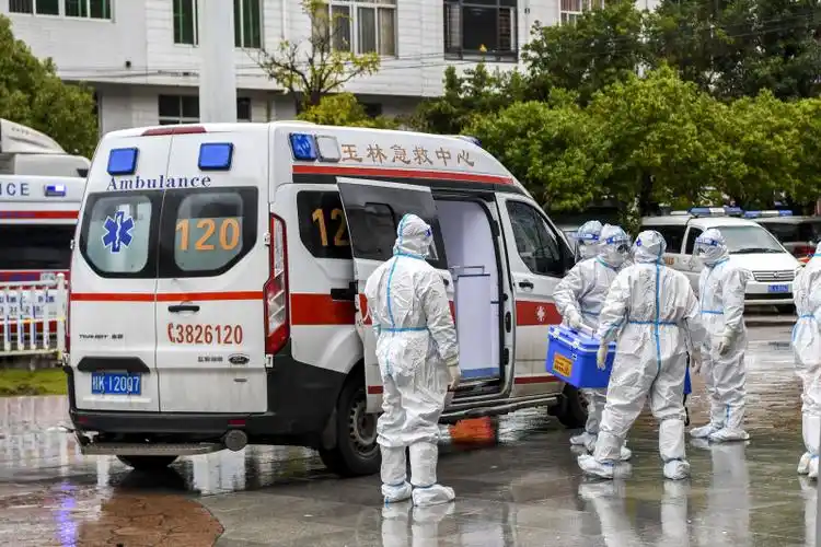 移动实验室助力广西德保阻击新冠疫情_图片新闻_中国政府网