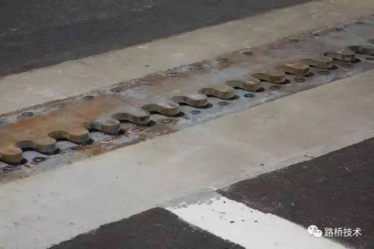 [分享]桥头搭板与伸缩缝施工注意事项