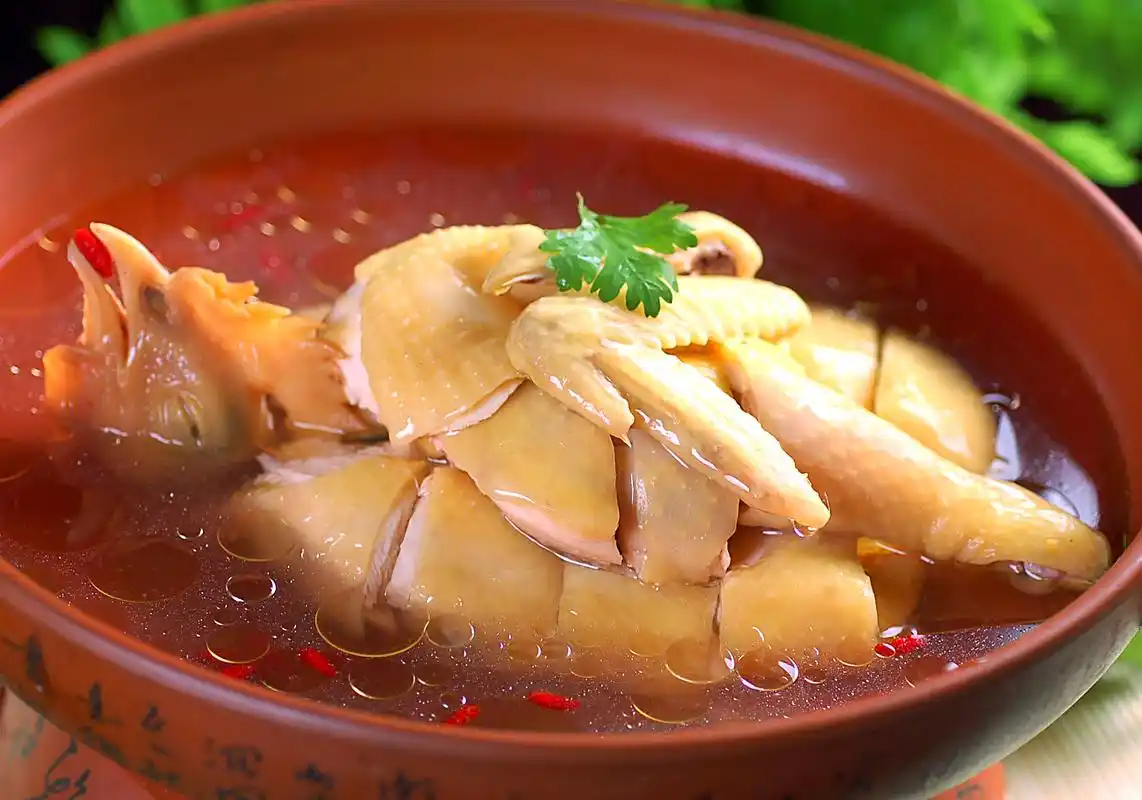 广东清水鸡:鸡有着丰富的营养,清水煮更是效果最佳,不知道你想不想尝