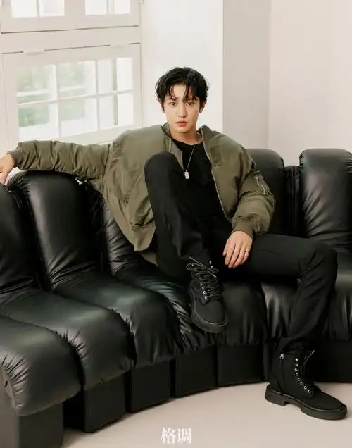 朴灿烈和宠物合拍中国封面#朴灿烈最新杂志大片@格调人文释出,又佑