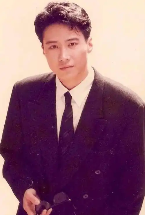 黎明个人简历资料,抛弃相恋7年的舒淇,迎娶了乐基儿却闪离,黎明究竟在