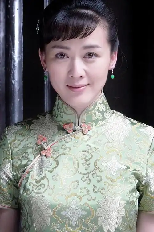 演员李琳因前夫一耳光离婚二婚嫁世界冠军很幸福51岁无子女