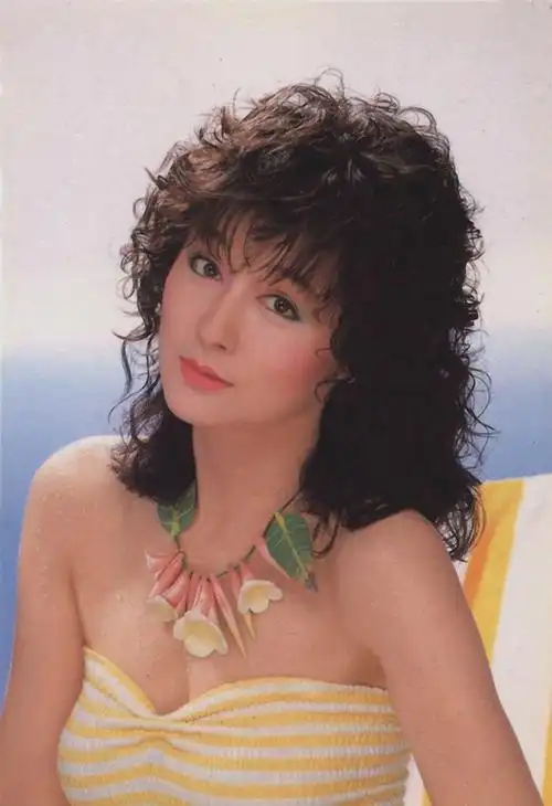 p data-id="gnu2cgv8of">潘迎紫 (angela),1949年6月5日出生于中国