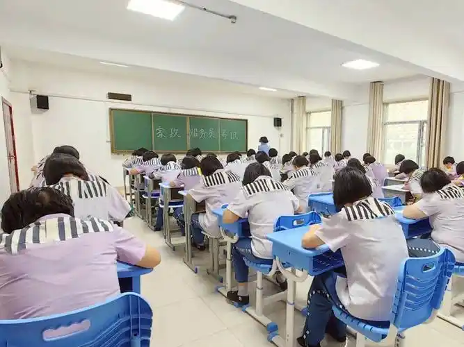 下一步,青海省女子监狱将继续围绕把罪犯教育改造成为守法公民的目标