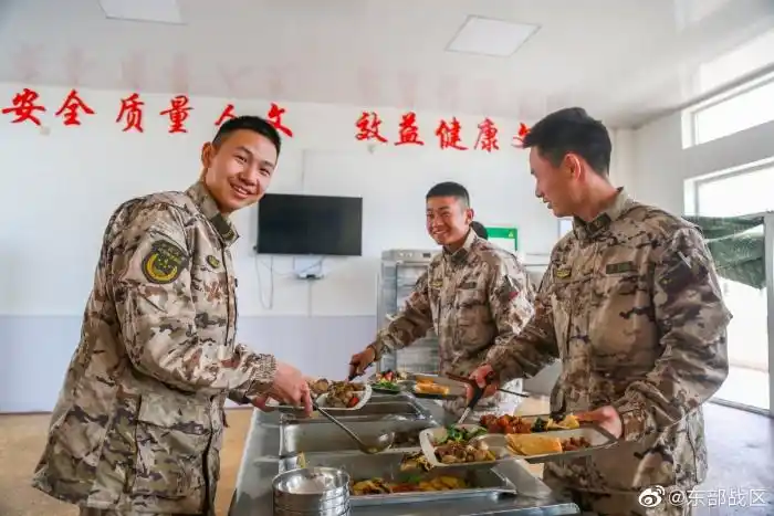 幸福感爆棚直击武警官兵春日伙食
