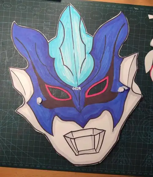 托雷基亚奥特曼和罗索奥特曼面具