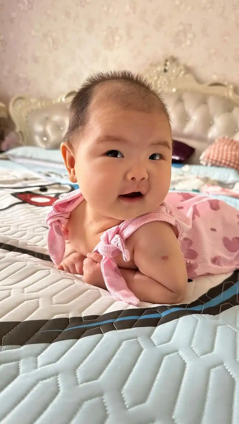 天使宝宝小芊芊～越来越觉得,芊芊真的是小天使下凡,乖得不能再 - 抖