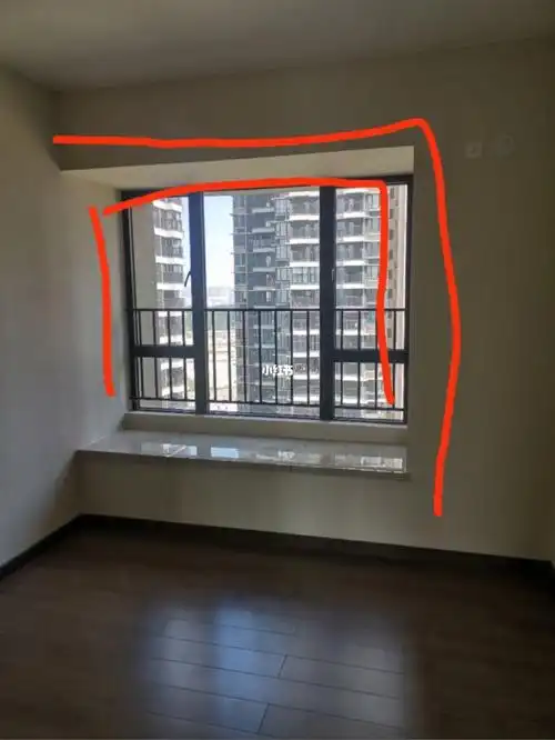 这种飘窗里面的窗帘是装在里面是外面呢