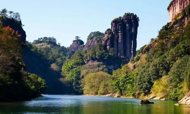 游览武夷山,玉女峰岩壁秀润光洁,流香涧阴幽清凉