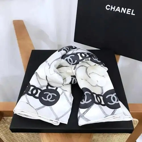 chanel  #香奈儿丝巾#香奈儿丝巾  #香奈儿山茶花丝巾  #香奈儿经典