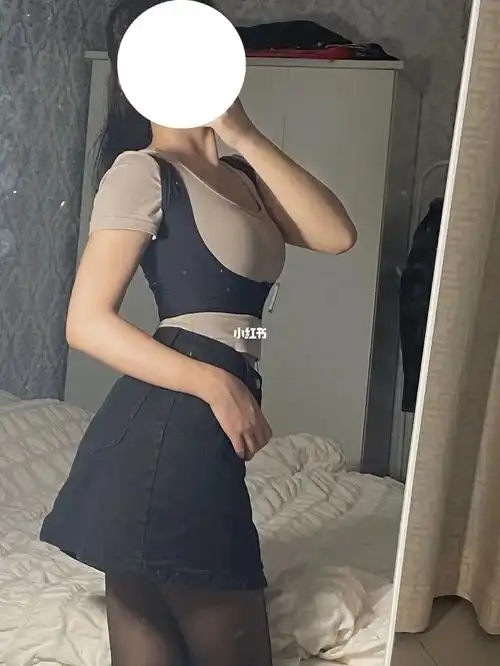 背后的肉肉也会乖乖的藏起来 面料是采用意大利进口咖啡因面料 不会有