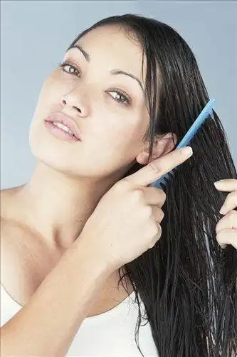 秀发护理 湿发梳头易伤发
