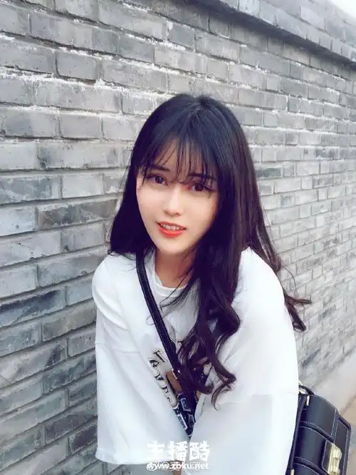 网红女歌手麦小兜_美女写真 | 主播酷